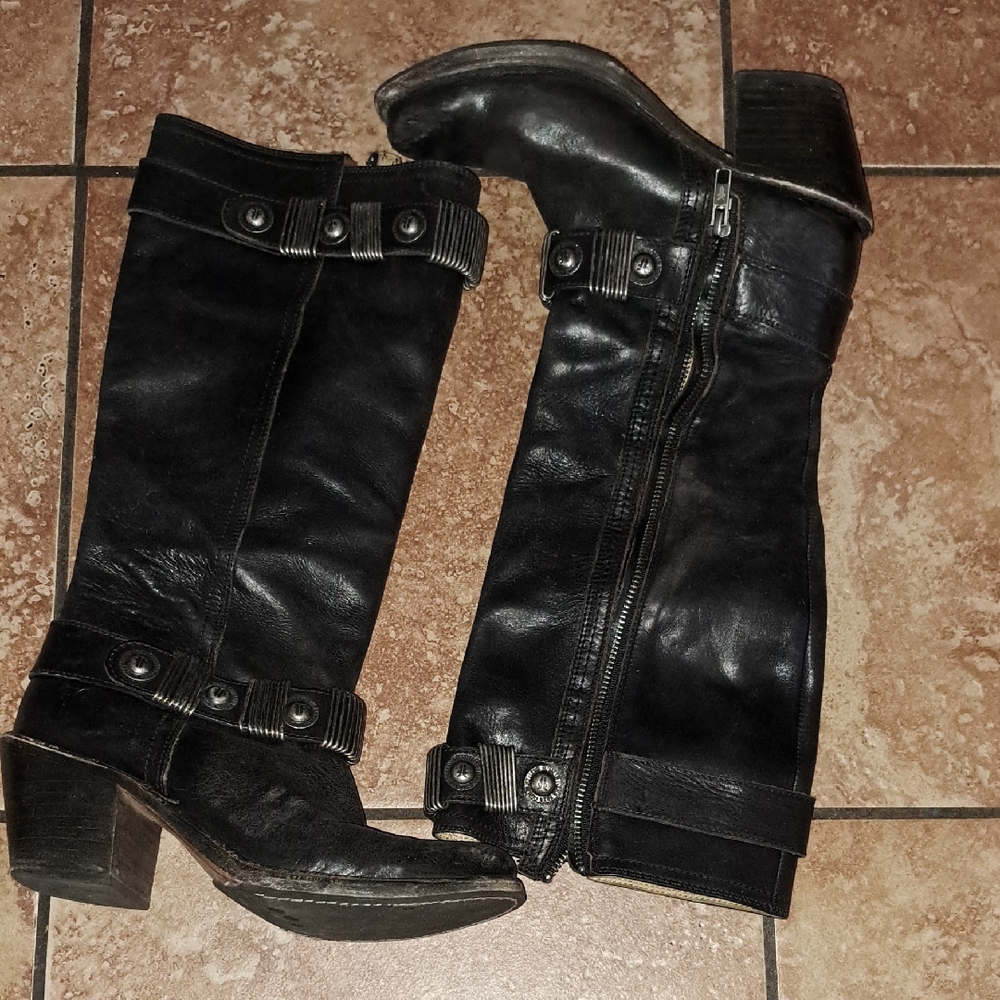 Frye Black Heeled Boots Sleek Leather Design
